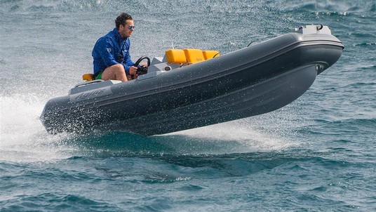 Agilis jet tender 355