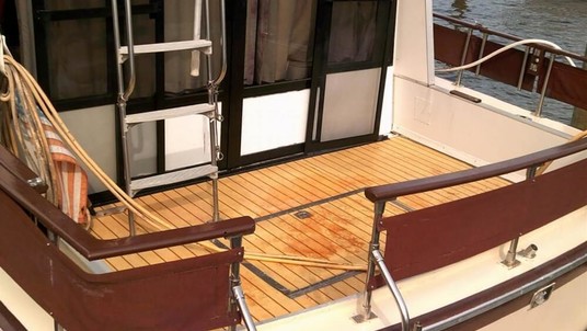 Marinette 32 sedan bridge