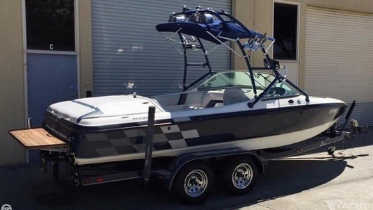 Ski centurion eclipse