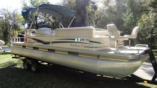 Sun tracker party barge 24