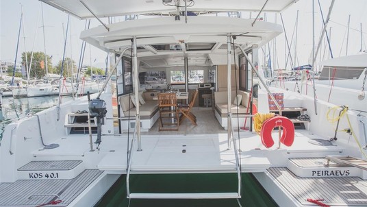 Bali catamarans 4.0 lounge