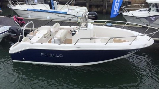 Robalo centre console r180