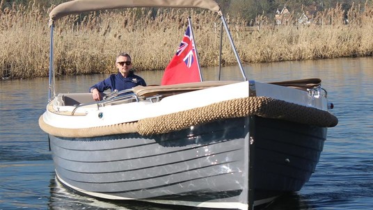Interboat intender 820