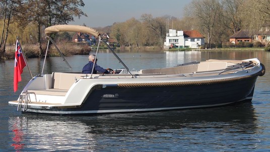 Interboat intender 820