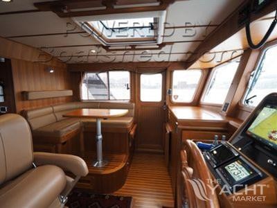 Helmsman trawlers 38 pilothouse