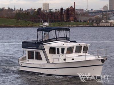 Helmsman trawlers 38 pilothouse