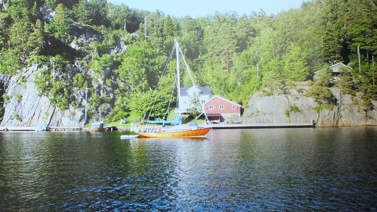 Classic cruising yacht