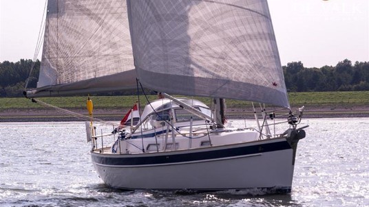 Hallberg-Rassy 37