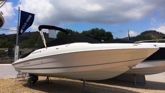 Four winns horizon 240