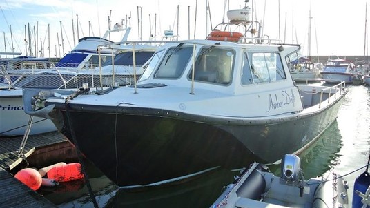 Offshore 105 pilothouse