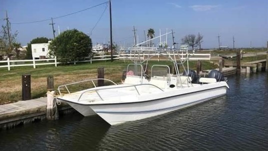 Twin vee 26 family fisherman