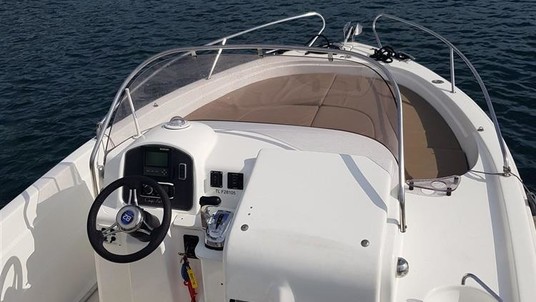 B2 marine cap ferret 652