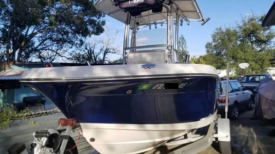 Robalo r180