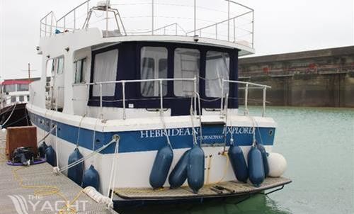 Aquastar custom flybridge 50