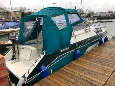 Cruisers Yachts 2570