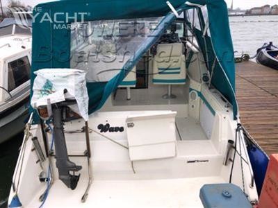 Cruisers Yachts 2570