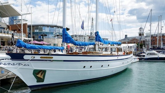 Custom 27m schooner