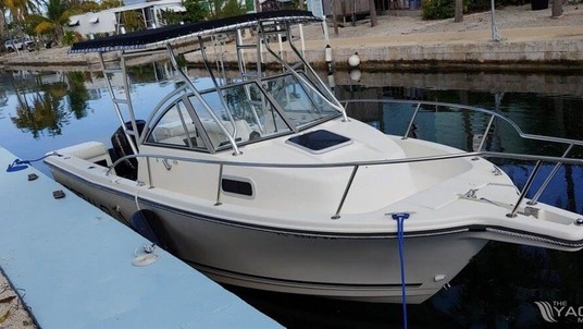 Robalo 2140 walkaround