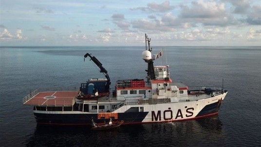 Custom expedition yacht