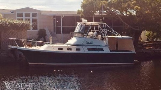 Albin Marine command bridge