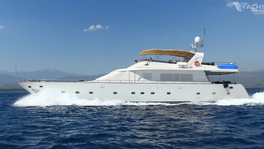 Custom 28m steel yacht