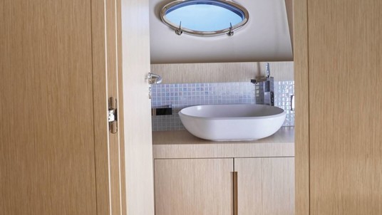 Chris-Craft Commander 44