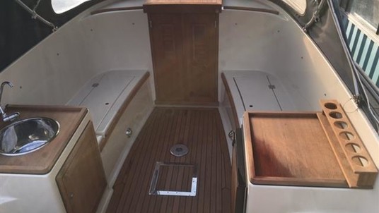 Interboot 25 semi cabin