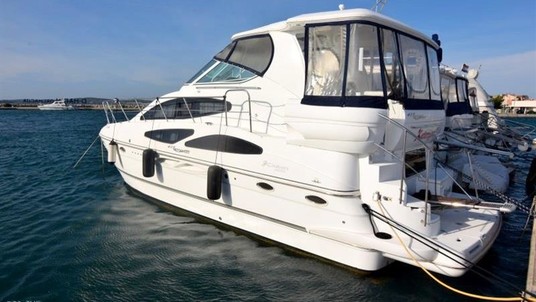 Cruisers Yachts 415 express