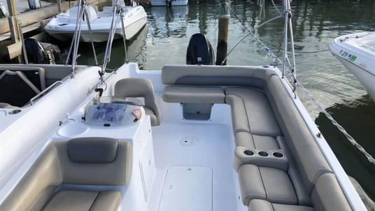 Hurricane 201 sun deck