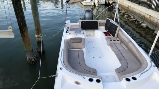 Hurricane 201 sun deck sport