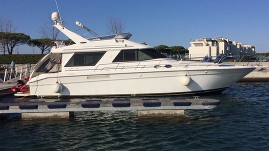 Sea ray 500 db sedan bridge