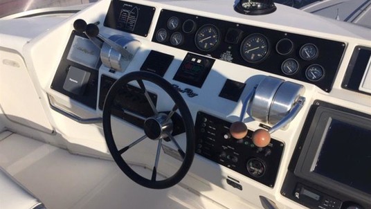 Sea ray 500 db sedan bridge