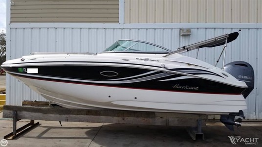 Hurricane sundeck 2000