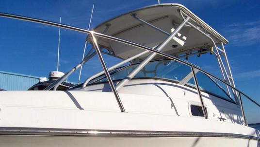 Robalo 2640 walkaround