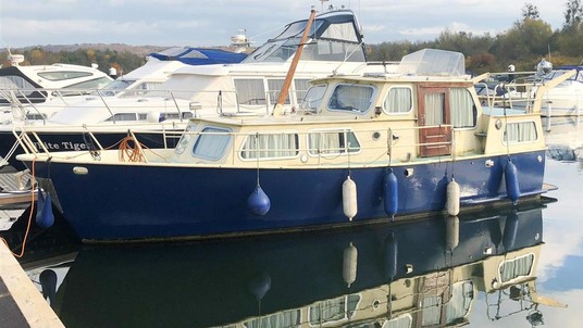 Motor yacht babiljakruiser