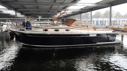 Cruisers Yachts Intercruiser 34