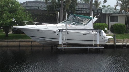 Cruisers yachts 3372 express