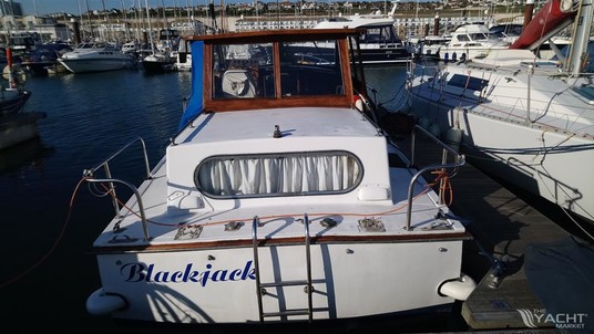 Classic freeman 30 motor cruiser