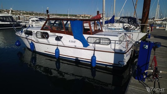 Classic freeman 30 motor cruiser