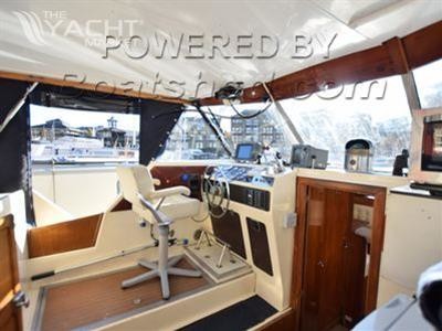 Moonraker 36 with london mooring