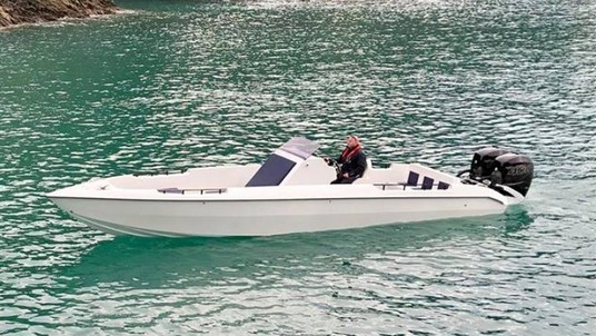 Spectre boats int 32 suv