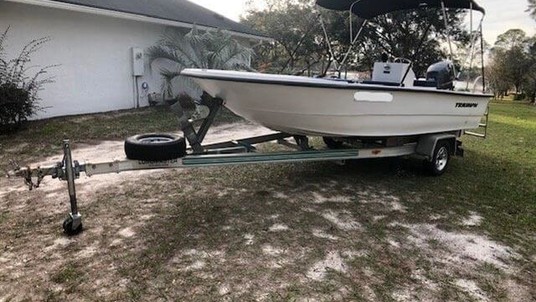 Triumph 17 skiff