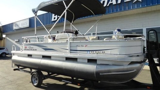 Sun tracker fishin barge 21
