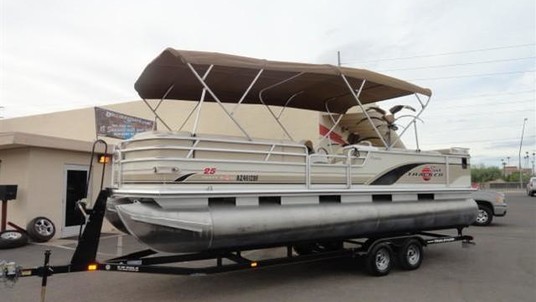 Sun tracker 25 party barge