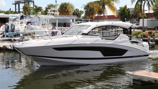 Four Winns Vista 355 Coupe