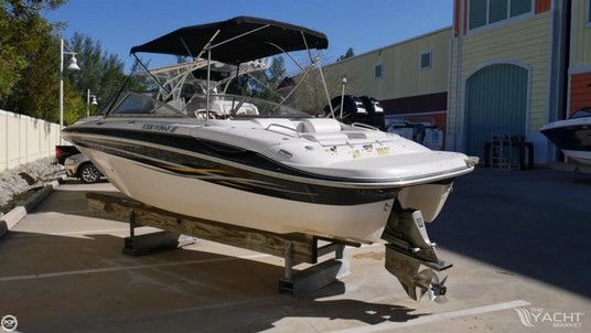 Four Winns Horizon 210