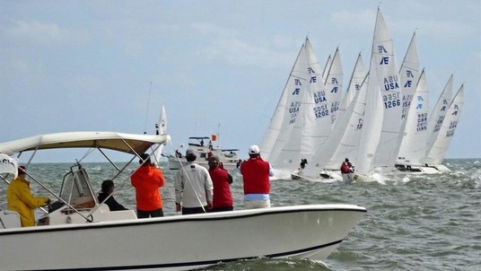 Intrepid 26 center console