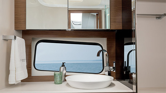 Cruisers Yachts 39 Express Coupe