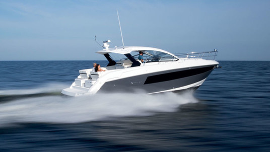 Cruisers Yachts 39 Express Coupe