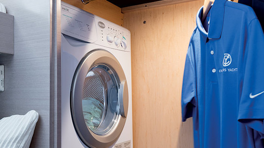 Cruisers Yachts 60 Fly